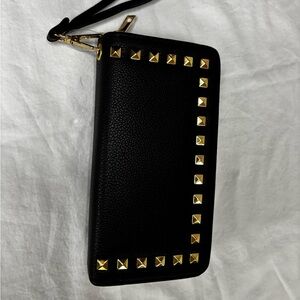 NWT Black Pebbled Leather Gold Pyramid Studded Zip Around Wristlet Wallet Clutch